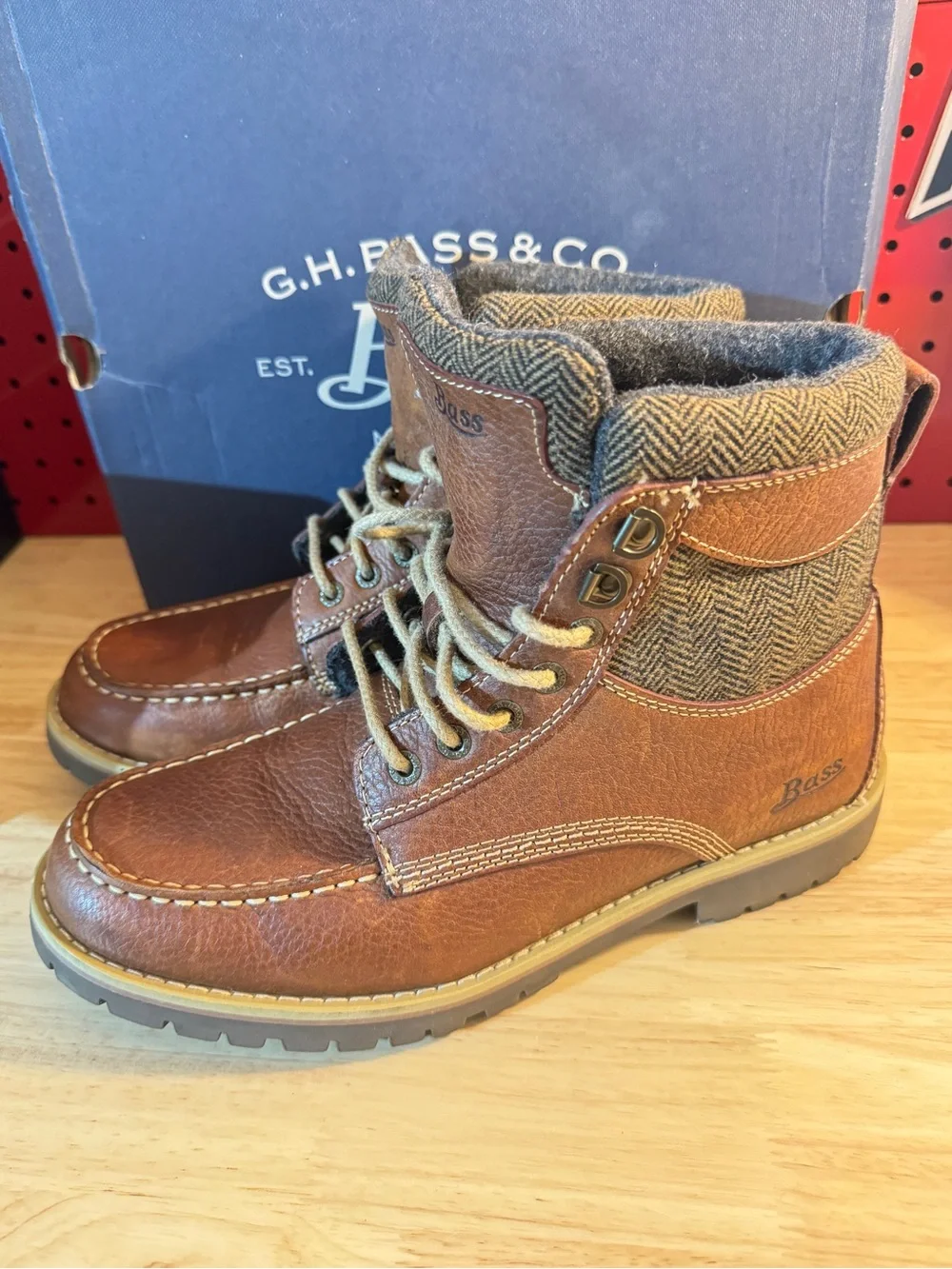 G.H. Bass & Co. Men’s Tan Brown Leather Moc Toe Boots Size 8.5D